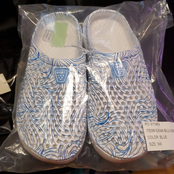 Clogs - Picture 1 of 3